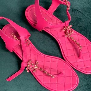 Brand New Chanel with mini heel pink size 40